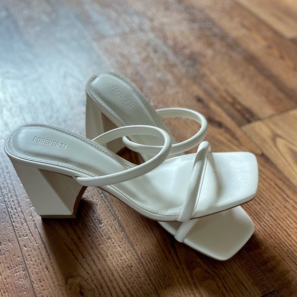 NWOT Forever 21 heels - Picture 1 of 5